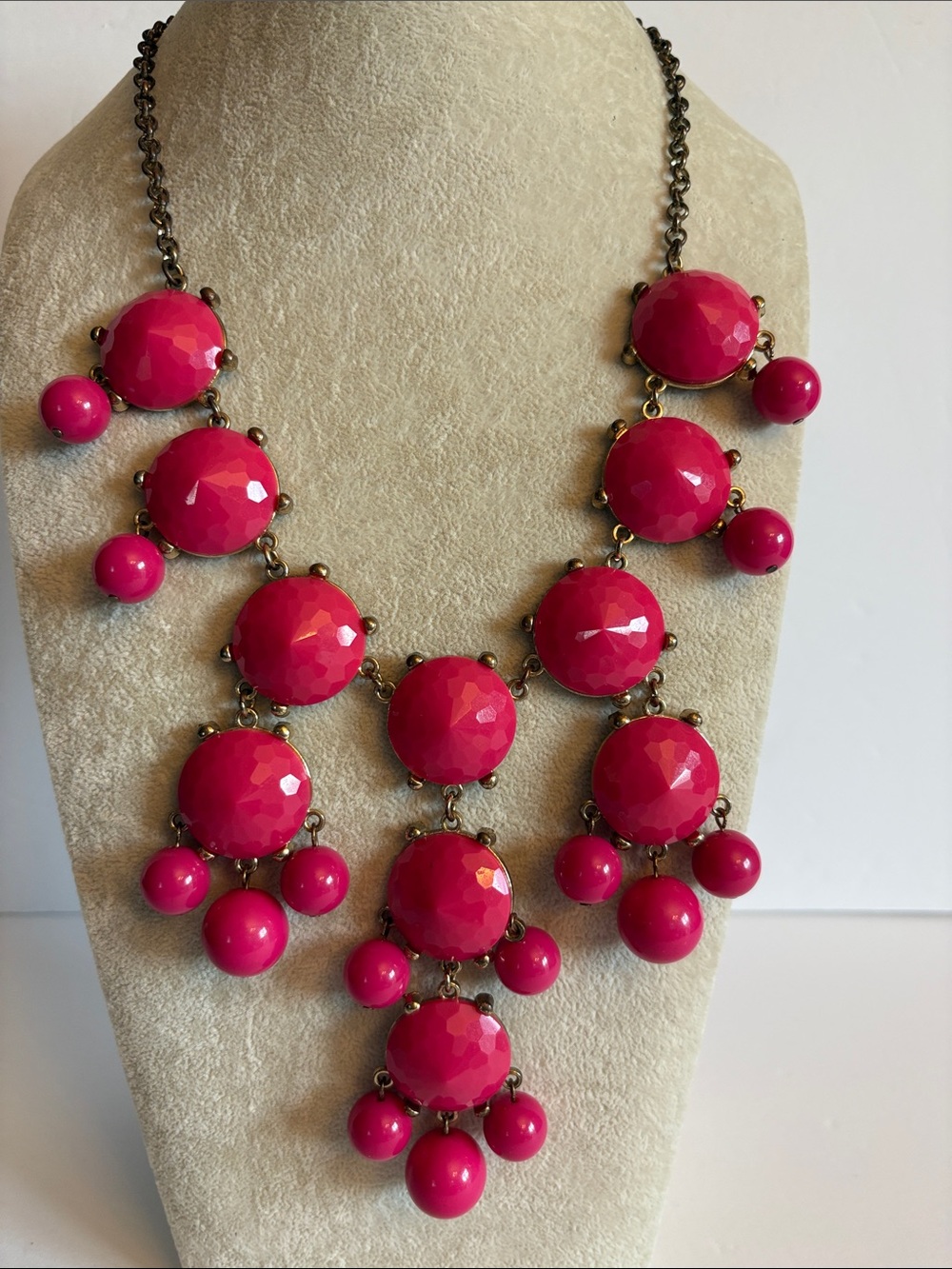Hot Pink Chunky Bib Statement Necklace Glossy Beaded Costume Jewelry 💎